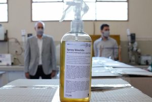 Lee más sobre el artículo Se entregaron 100 litros del spray anti coronavirus que serán utilizados en hospitales<p class = "resumen">Es un producto que repele y elimina el virus. Durante la temporada de verano planean llevar el spray a laboratorios móviles que estarán en la costa.</p>