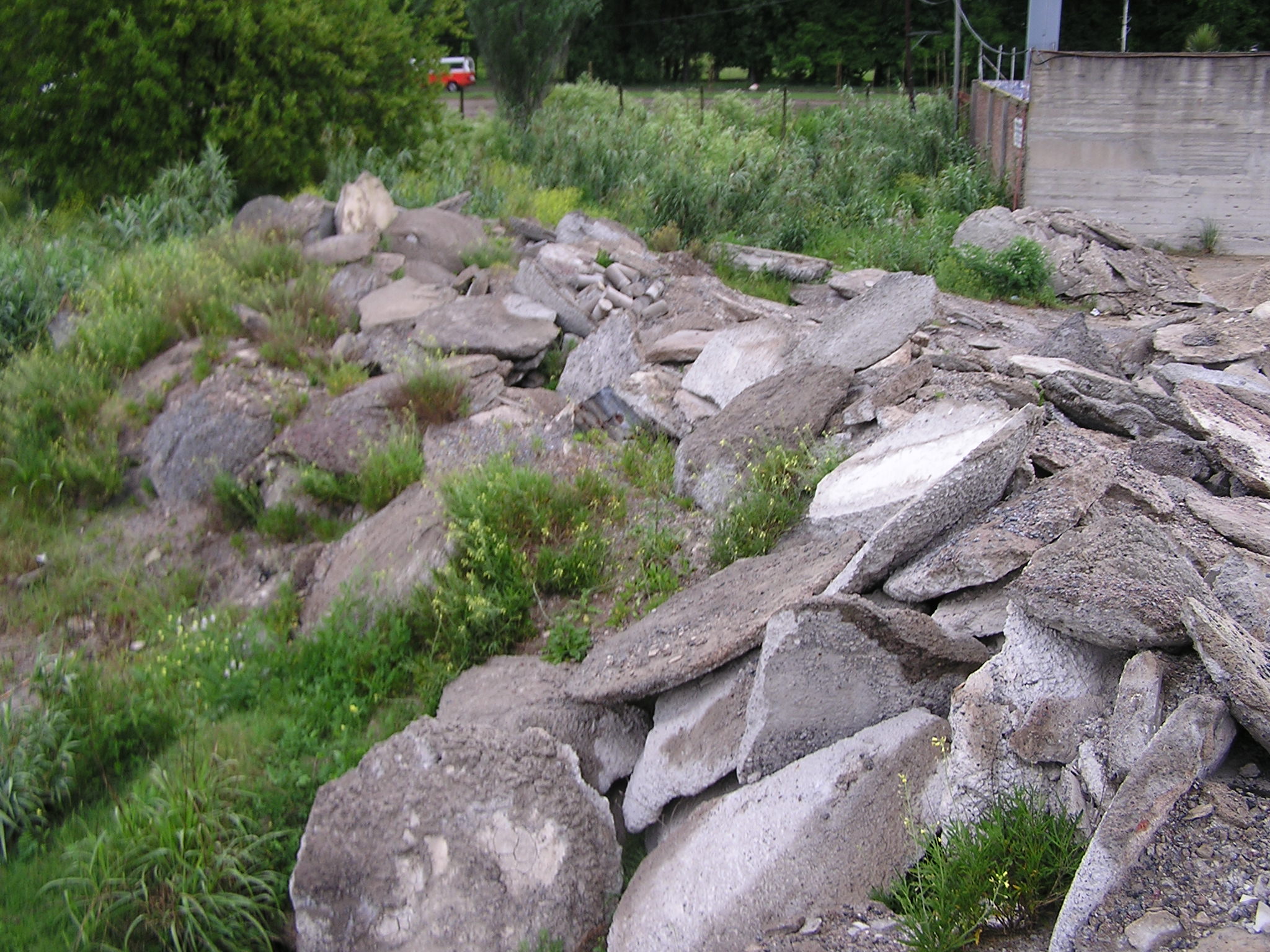 Lee más sobre el artículo Hormigón Reciclado: dos décadas de investigaciones en el LEMIT<p class = "resumen">El hormigón reciclado tiene como finalidad reemplazar los recursos naturales por agregados que se desechan. Esta es una experiencia más de “Reciclaje en la Provincia”</p>