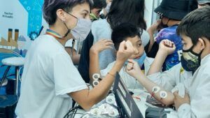 Lee más sobre el artículo Para escuchar, mirar y tocar: cerró la feria de ciencia y tecnología de Malvinas Argentinas<p class = "resumen">La CIC participó mediante experiencias interactivas que se generan en sus centros. </p>