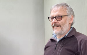 Lee más sobre el artículo Entrevista a Guillermo Garaventta: “Hay que nacionalizar el litio y declararlo estratégico”<p class = "resumen">


Soberanía Científica es un ciclo de entrevistas a referentes del campo de la ciencia y la tecnología bonaerense. Esta iniciativa busca visibilizar proyectos y equipos de trabajo orientados a la defensa de los bienes comunes, el desarrollo sostenible y las políticas de inclusión. Inauguramos esta sección con Guillermo Garaventta y un tema central: el litio.</p>