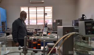 Lee más sobre el artículo LEMIT – 80 años: “El objetivo es seguir favoreciendo el desarrollo de la Provincia”<p class = "resumen">Es uno de los centros de investigación más antiguos del país. Se especializa en el análisis de materiales para la ingeniería civil y la conservación del patrimonio. A futuro, apunta a volver a posicionarse como referencia en el control de la obra pública. Dialogamos sobre la historia y los objetivos de la institución con su director, Fabián Iloro.</p>