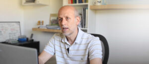 Lee más sobre el artículo Entrevista a Raúl Rivas: “Conocer el territorio en el que vivís es soberanía” <p class = "resumen">El investigador de la CIC se refiere a los efectos de la sequía en la región centro de la Provincia. Y explica ¿Qué significa hacer ciencia para la Provincia?</p>