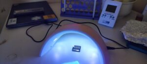 Lee más sobre el artículo Desarrollan celdas solares para alimentar dispositivos eléctricos de bajo consumo<p class = "resumen">El Instituto de Nanociencia y Nanotecnología estudia la elaboración de celdas solares a base de perovskitas. A diferencia de las tradicionales de silicio: son menos costosas, más sencillas de producir y sustentables en términos ambientales. Un nicho de mercado con un potencial enorme.</p>